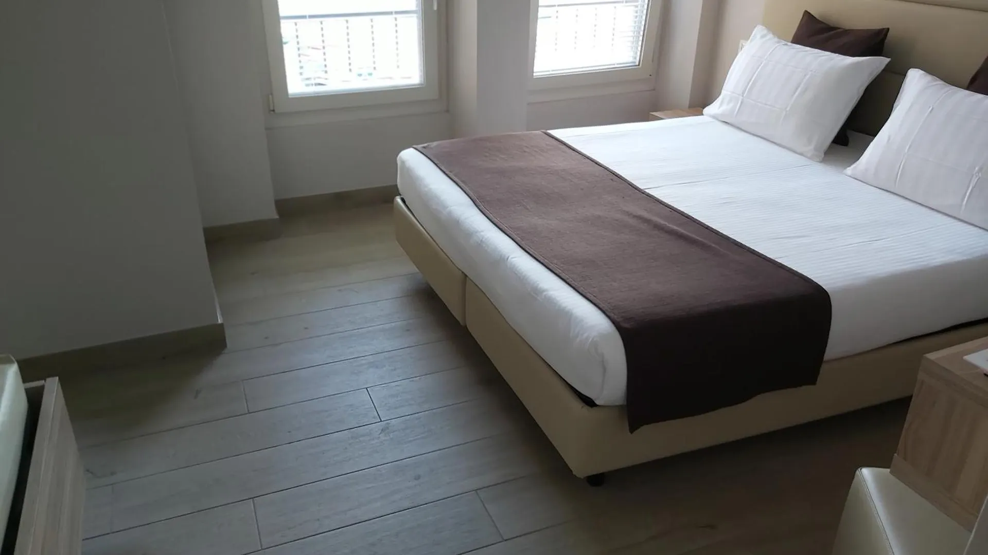 Hotel Danieli La Castellana Lago Di Garda Brenzone sul Garda 3*,