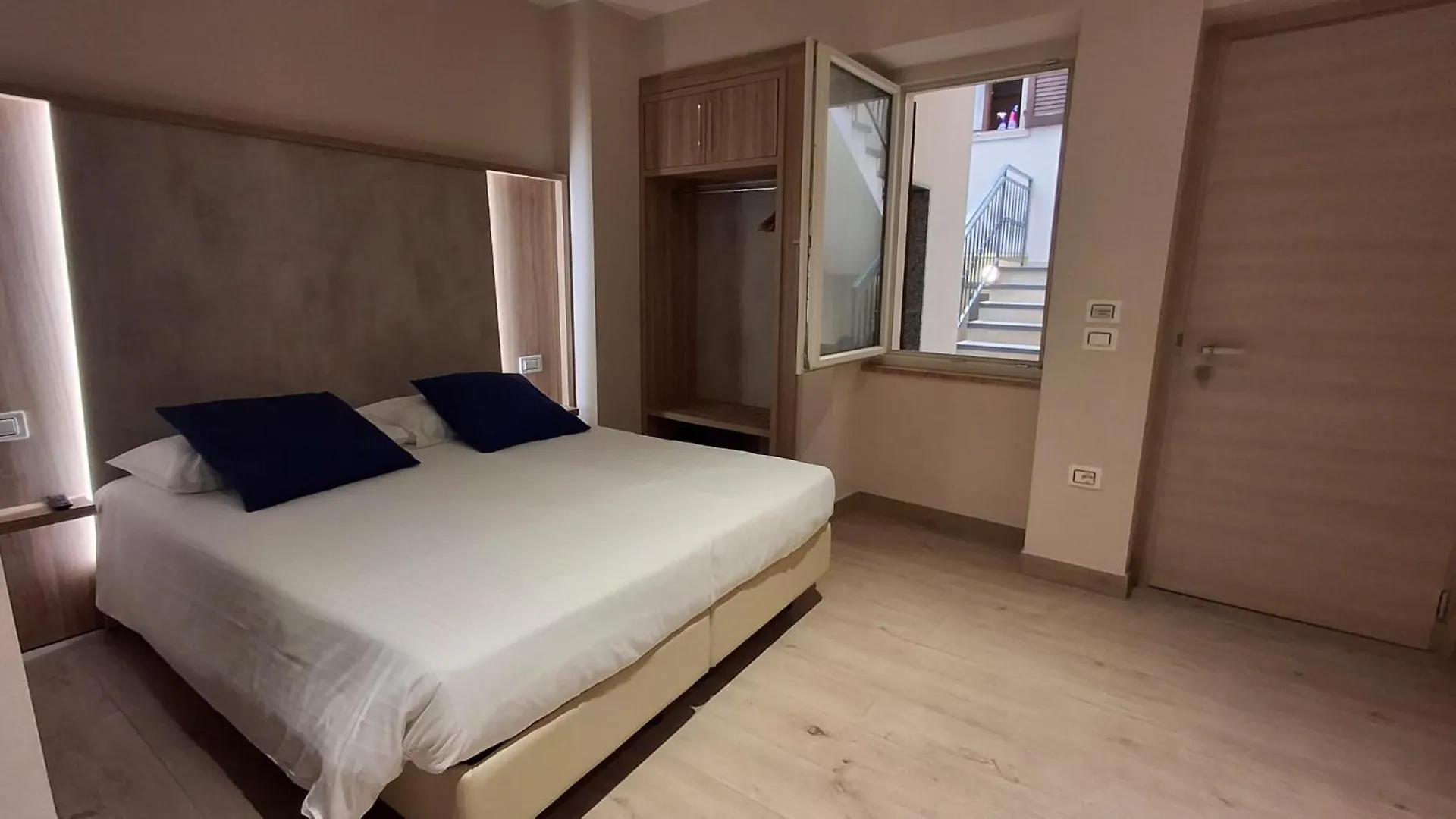 ***  Hotel Danieli La Castellana Lago Di Garda Brenzone sul Garda Italy